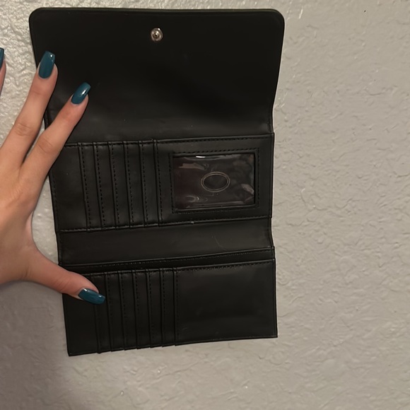 Guess Wallet - Picture 2 of 3